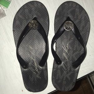michael kors flip flops size 6.5